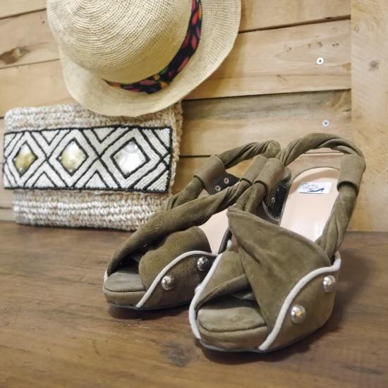 Oso azul（オッソアズー）　イーリスサンダル　カーキ