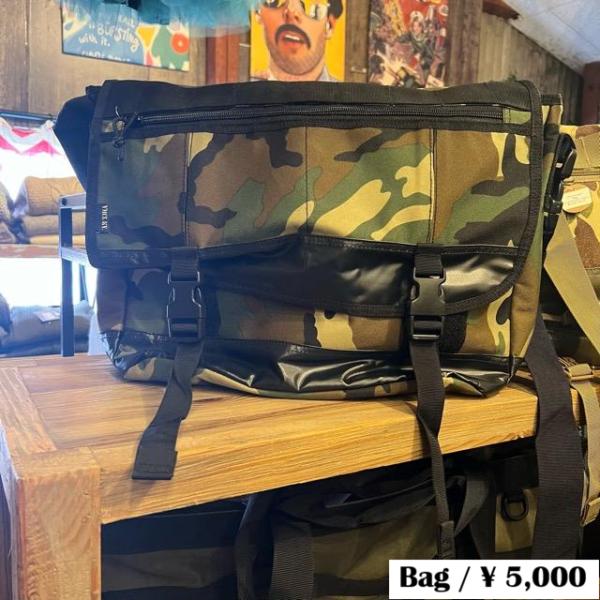 Camo pattern messenger bag　wood land　ミリタリー　カモ　迷彩　メ...