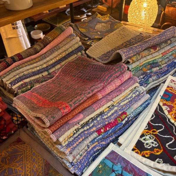 TOPANGA  Kitchen  India Vintage Lalli Quilt Tea Ma...