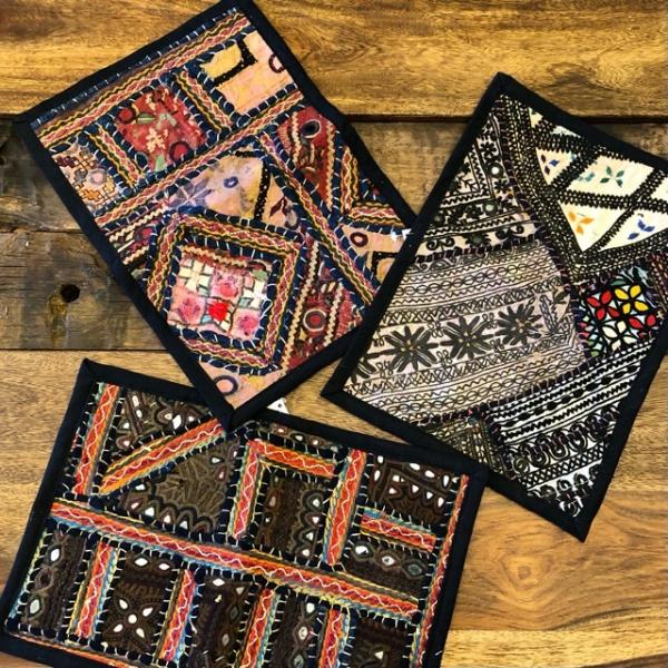 TOPANGA  Kitchen グジャラート刺繍　ティーマット　30×20cm　ブラック