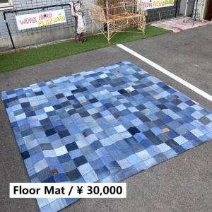 TOPANGA Homefurnishing　リサイクルデニム＆レザーパッチラグマット　200×200cm　フロアマット コットン　三人掛けソファ｜abracadabra