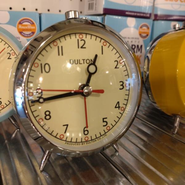 アラームスタンドクロック　クローム　目覚まし時計　時計　カラフル　ベル音