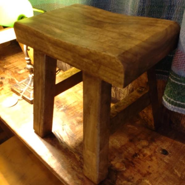 桐材のウッドスツール　S　椅子　イス　チェア　ラウンドタイプ　サイドテーブル　天然木　無垢材　花瓶　...