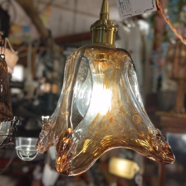 Topanga Lighting アンバーガラスハンギングペンダントランプ　リップド　トラペゾイダル...