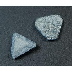 ベニトアイト ベニト石 結晶2個セット 大きな度量をもたせ成長を促す石 Benit049