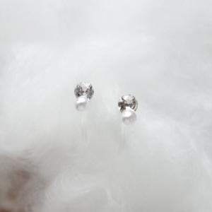 イヤリング 小さなジルコニアの可愛らしいノンホールピアス  日本製