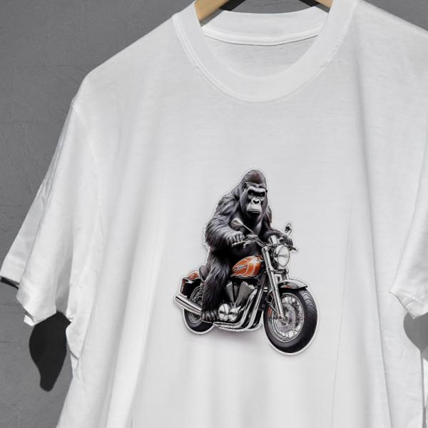 迫力のあるバイク乗りゴリラデザインのカラフルプリントTシャツ　キッズ服　子供服　メンズ服　レディース...