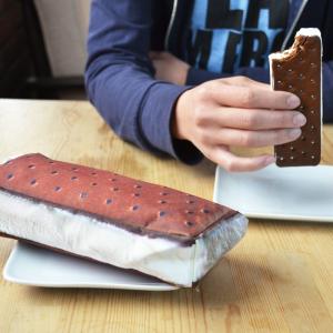 （メール便可）アイスクリームサンドの小物入れ ヤミーポケットシリーズ アイスクリームサンドイッチ 小物入れ ペンケース ミニ｜ads-express