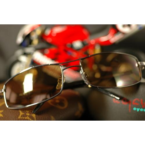 「冒険王」偏光サングラス=LUBBOCK=アームデザインにこだわり