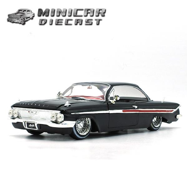 デットストック 1/24 箱入り ミニカー 1961 CHEVY IMPALA ブラック レッド シ...