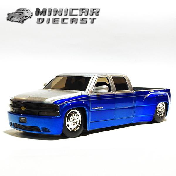 1/24 箱入り ミニカー 1999 CHEVROLET SILVERADO DUALLY メタリッ...