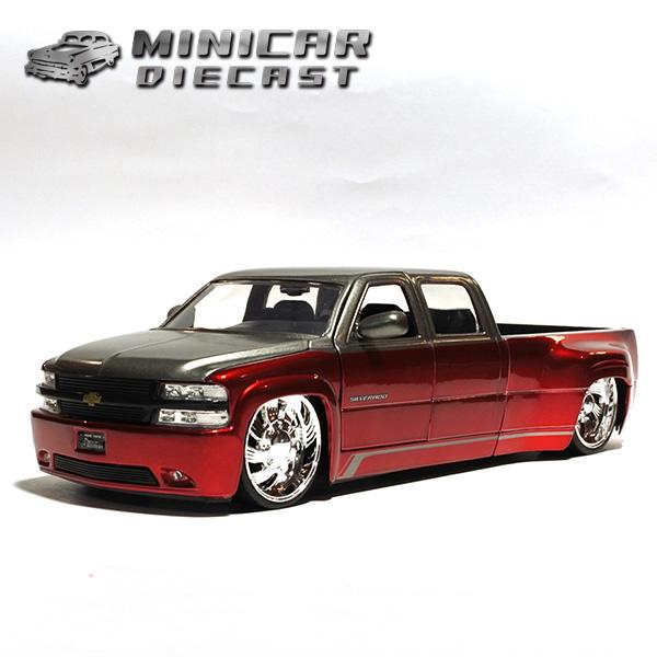 1/24 箱入り ミニカー 1999 CHEVROLET SILVERADO DUALLY メタリッ...