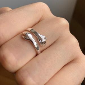 リング 両手 抱きしめる 手 ハグ 指輪 シル...の詳細画像3