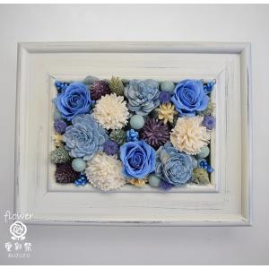 プリザーブドフラワーの壁掛け フレームアレンジ 紫色のバラとソーラー