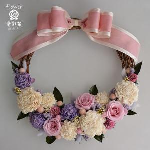 プリザーブドフラワーリース ピンクのバラにピンク系の小花