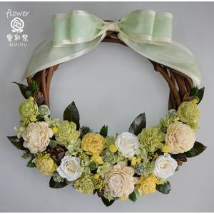 ホワイト系のお花のプリザーブドフラワーリース 白のバラ ソーラー