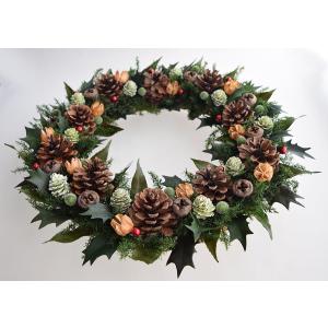 ヒイラギの葉・松ぼっくり・赤い実のクリスマスリ...の詳細画像1