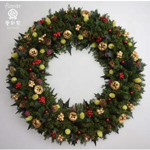 クリスマスリース ヒイラギの葉と松ぼっくりに赤い実 葉はプリザーブド