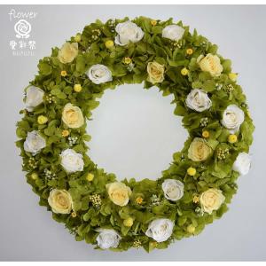 白いお花に淡いピンクとブルーのドライフラワーリース ギフト