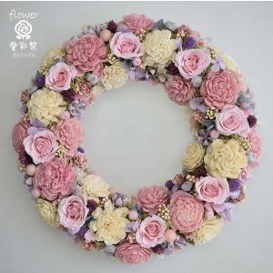 白いお花に淡いピンクとブルーのドライフラワーリース ギフト