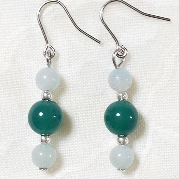 グリーン瑪瑙 めのう メノウ アマゾナイト ゆらゆらピアス 天然石ピアス 良質天然石 開運 チタンフ...