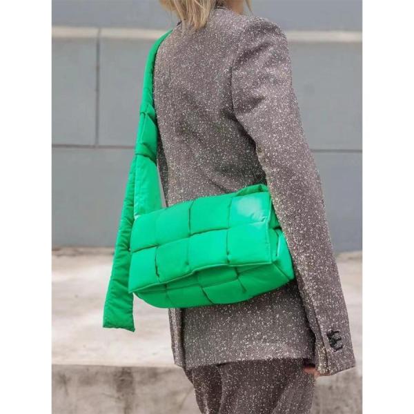 肩掛け 斜め掛け スクエア 軽量 コンパクト 立体メッシュ 立体 中綿 編み込み マグネットスナップ...