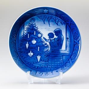 ROYAL COPENHAGEN（ロイヤルコペンハーゲン） イヤープレート 皿立て