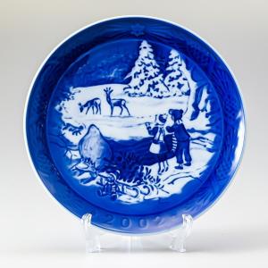 【新品未使用】ロイヤルコペンハーゲン イヤープレート2025年版 皿立て付き 楽天市場】ロイヤルコペンハーゲン イヤープレート2025年【証明