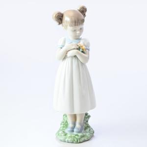 リヤドロ 素敵なお花 フィギュア 人形 女性 女の子 LLADRO リアドロ フィギュリン 01008021 インテリア オブジェ 置物 父の日｜alevelshop