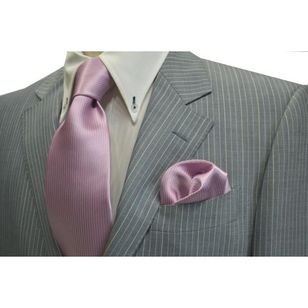 無地（縦ライン）/少しラベンダーかかったピンクのソリッド（無地）ネクタイ＆チーフセット(チーフ23c...