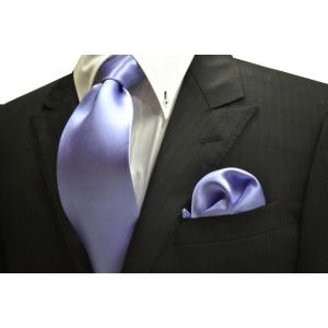 無地（シルクサテン）/イエローゴールドのネクタイ＆ポケットチーフ