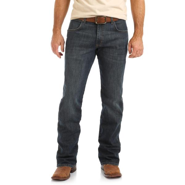 Wrangler Men&apos;s Retro Relaxed Fit Boot Cut Jean Wra...