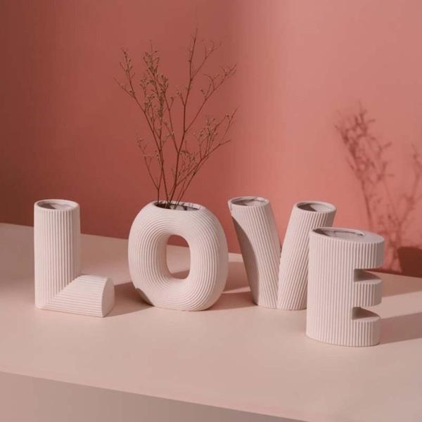 【並行輸入品】Nordic Creative Vase Art Love Letter Stripe...