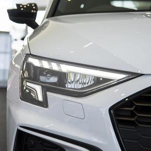 【並行輸入品】ChrOx 車のヘッドライト保護フィルムフロントライト透明スモークブラックTPUステッカーアクセサリー2個、アウディA3 8Y S