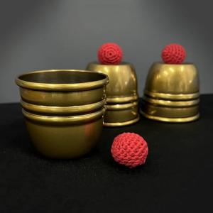 【並行輸入品】MOMOMAGE Super Cups and Balls (Brass/Aged) Magic Tricks Close up