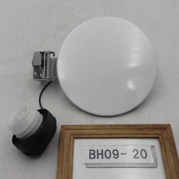 平成30年 ワゴンR ハイブリッド HV MH55S 前期 純正 フューエルリッド 給油口フタ 蓋 ...