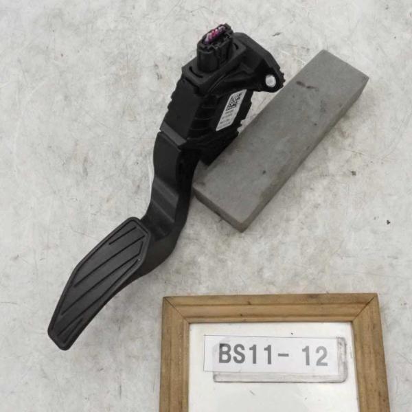 令和5年  エブリィバン JOIN 4WD DA17V 純正 アクセルペダル 中古 即決