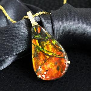 稀少な化石宝石アンモライト・ 【14Kホワイトゴールドペンダントトップ