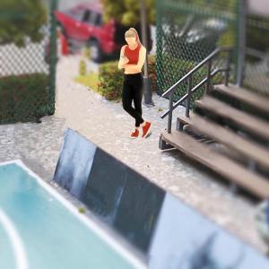 ヘッドセット女性オレンジ ミニチュア人形 Sス...の詳細画像3