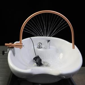ヘッドスパ　器具　水を掛けなから　頭浸浴　とうしんよく　頭皮や髪のケア　サロン　美容室
