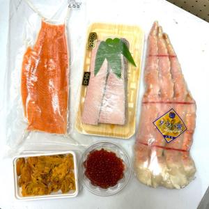 送料無料　タラバガニ5Ｌ1.1ｋｇマグロ中240ｇいくら100ｇうに100ｇサーモン420ｇ　アメ横丸茂年末スペシャル1　沖縄+800円｜ameyokomarumo2