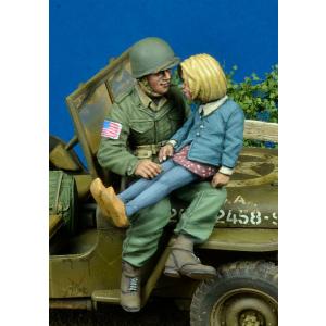 1/35 WWII アメリカ陸軍 空挺部隊員と少女 1944-45 (2体セット) [D-Day Miniatures Studio]の商品画像