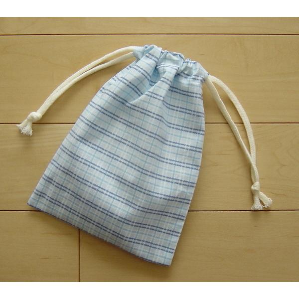 両引き巾着袋 17×23【水色に白〜青のチェック】給食袋
