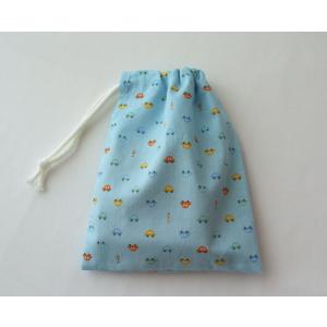 片引き巾着袋19.5×16綿【水色にカラフル車柄】 給食袋