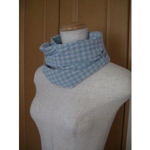 ダブルガーゼストール・リバーシブル表：みずいろチェック柄・裏：紺色　マフラー代わりに