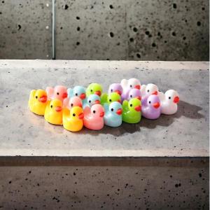 （１点） ミニチュアアヒル　樹脂　DIY　アヒルキット手作り　キュートな樹脂アート　手のひらサイズのアヒルモデル