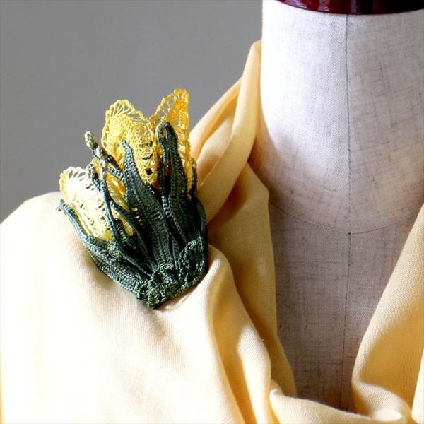 トルコのレース「オヤ」チューリップブローチ かぎ針編みのトゥオヤ