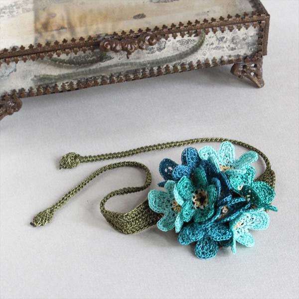 トルコのレース「オヤ」フラワーブレスレッド かぎ針編みのトゥオヤ/ブルーグラデーション