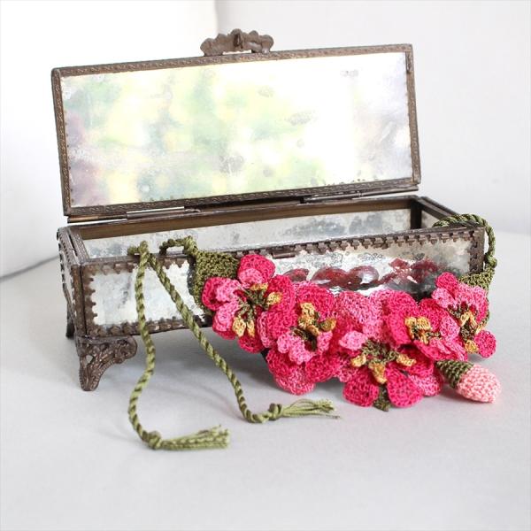 ハンドメイドレースフラワー・ボタニカルネックレス 大輪のバラ・オヤモチーフ