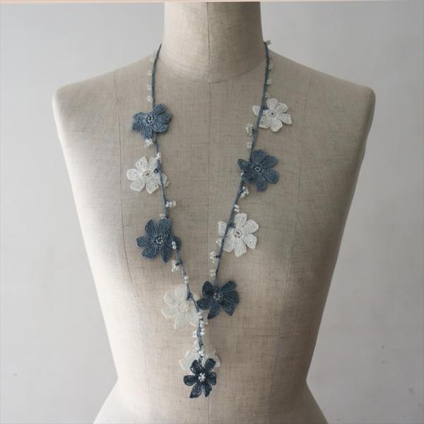 トルコのレース「オヤ」ネックレスかぎ針編みのトゥオヤ  パパテヤ ライトブルー・ホワイト